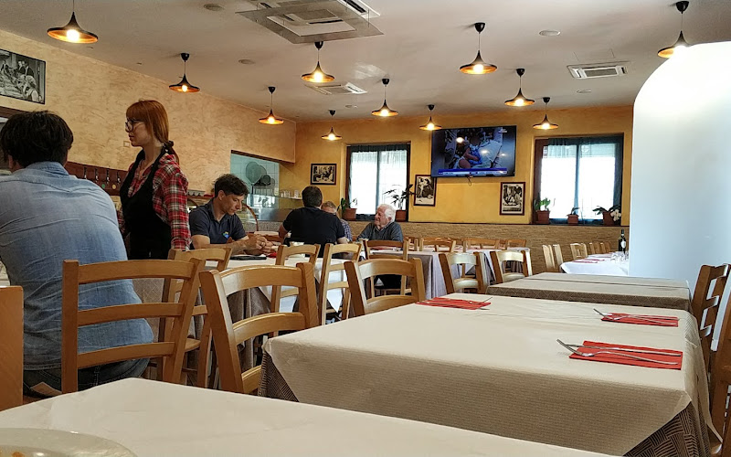 Trattoria Pizzeria Bisteccheria "dalla padella alla brace"