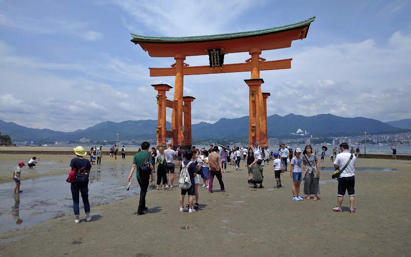 이쓰쿠시마 신사 본전 및 배전