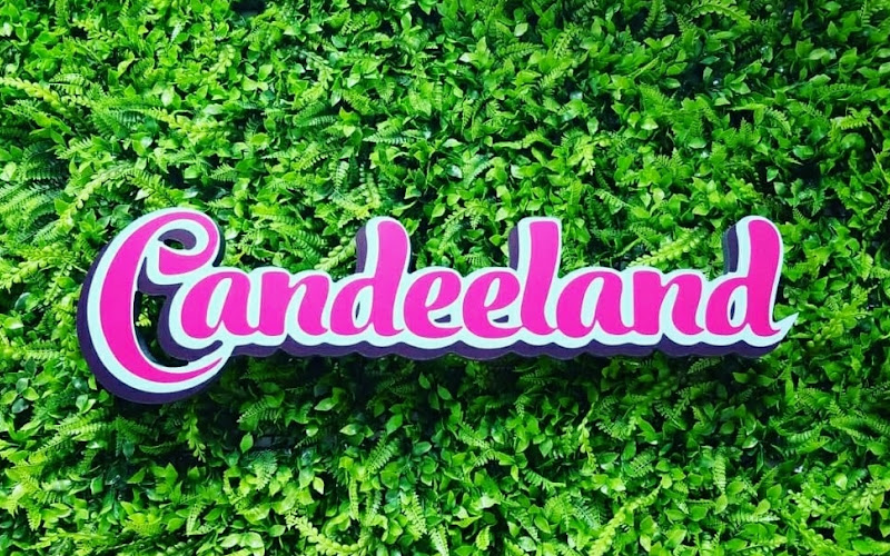 Candeeland Santa Ana