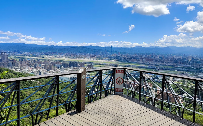 Old Place Airplane Observation Deck