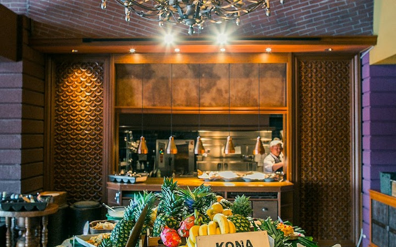 The lounge on the water