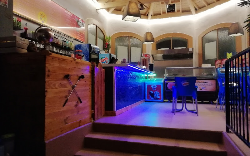 Mini golf, restauration rapide, manège