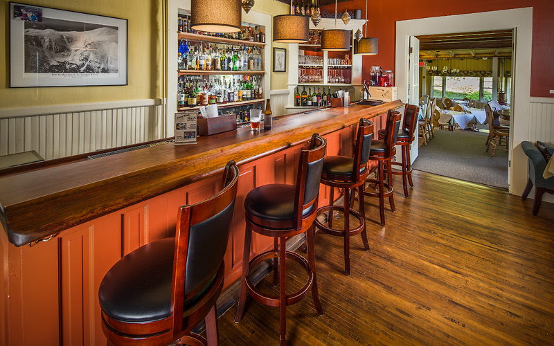 Max's Restaurant & Pub at Snowvillage Inn