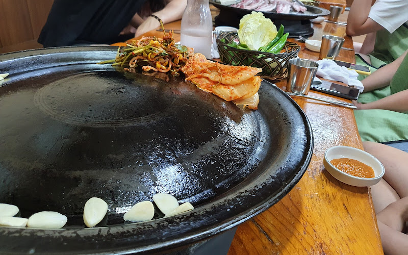 무쇠돌이김치삼겹살