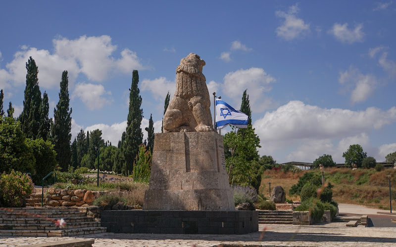 Roaring Lion Monument
