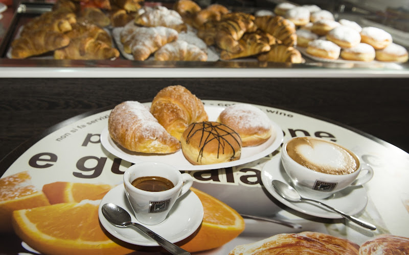 Market Luna - Coffee & Wine