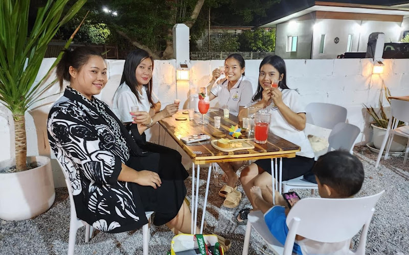 The Corner - Cafe Bar Restaurant