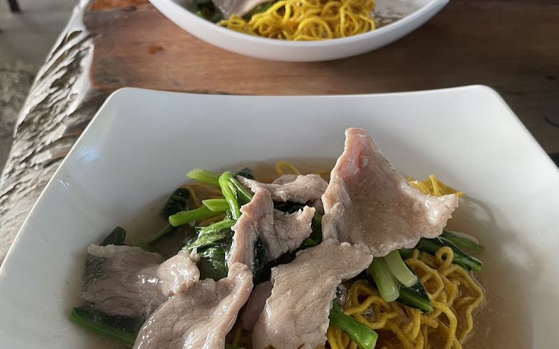 ร้านอาหารชัย ราดหน้ายอดผัก - สาขาปราสาท