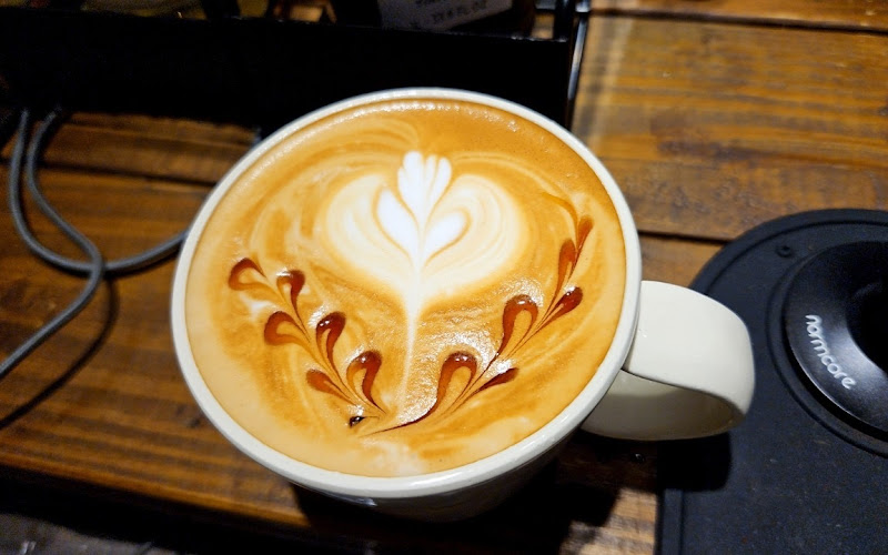 飛起咖咖Fly High CURRY×CAFÉ 咖哩×咖啡(公休日請見粉專.IG｜寵物友善)