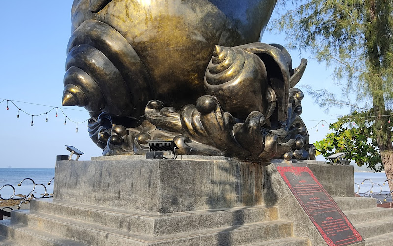 Sculpture of Clams
