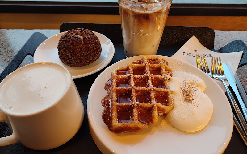 Cafe Maple