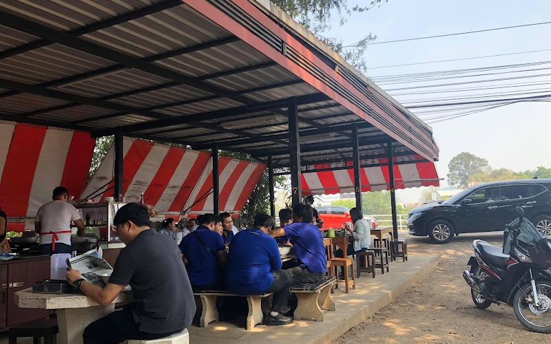 อาท ก๋วยเตี๋ยวไก่ตุ๋น Braised Chicken Noodles