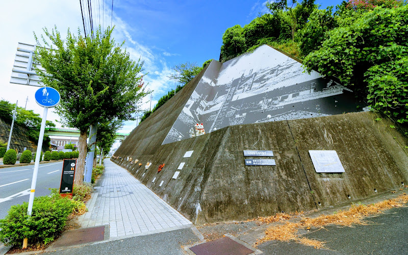 Tokoname Manekineko Street (Tokoname Lucky Cat Street)