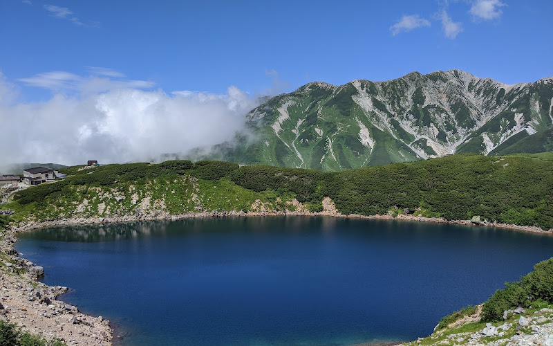 室堂平遭難者慰霊碑