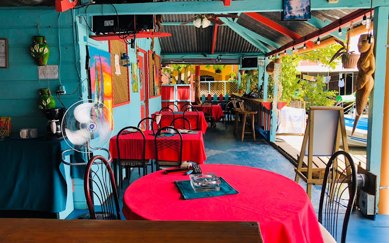 Ana's Coffee House/Marina Hacha