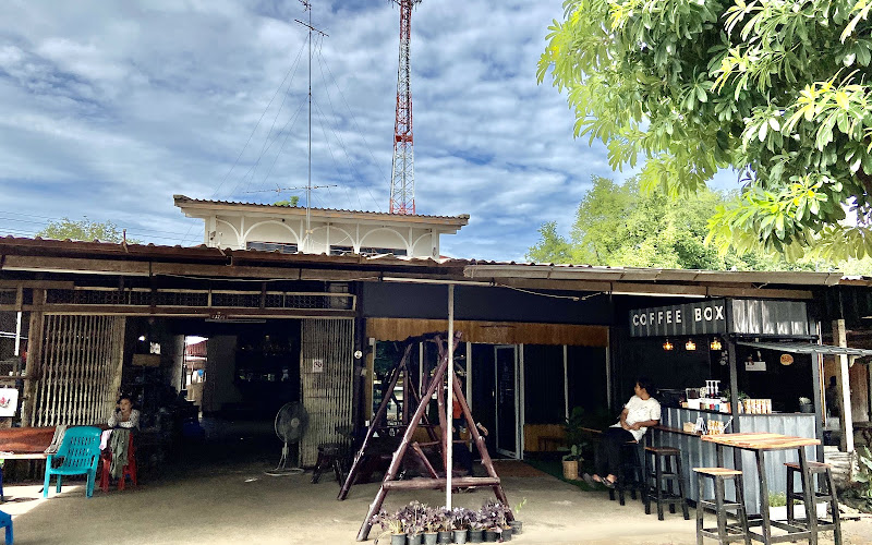 Happy Cake & Coffee Cafe'