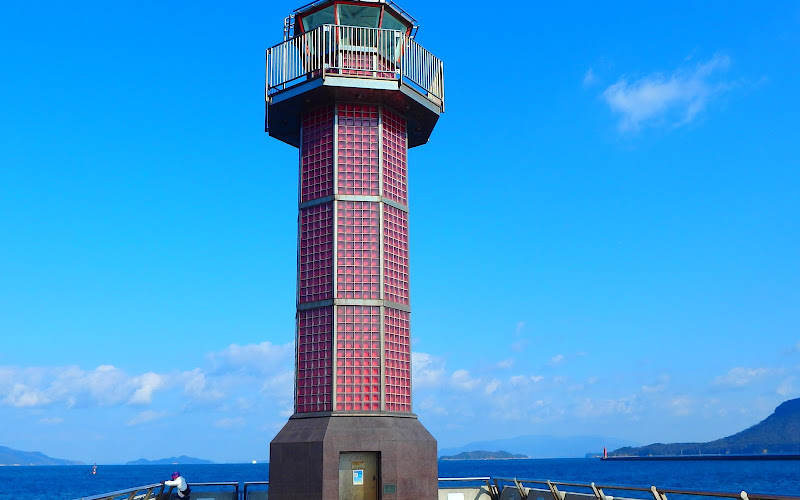 Takamatsu Harbor Tamamo Pier Lighthouse (Seto Shirube)