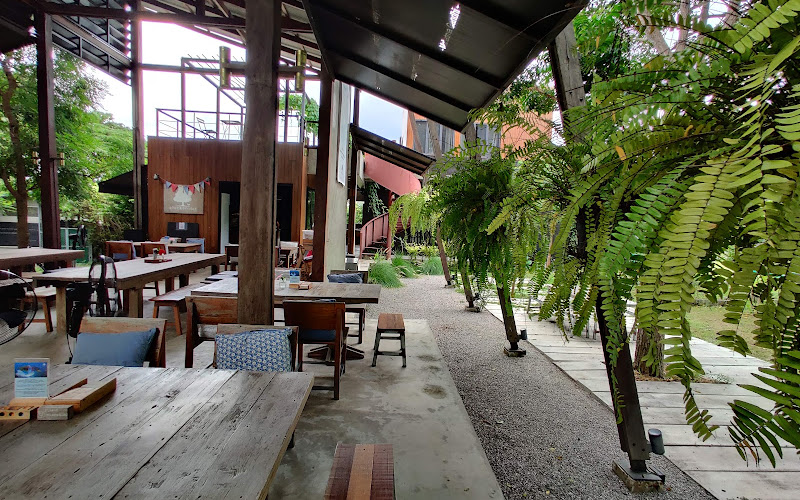 Chicken and Bee : Good Food and Organic Farm