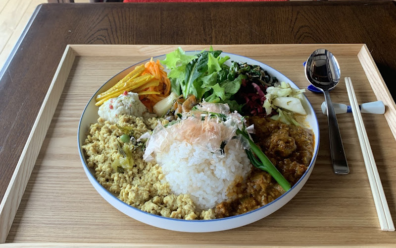 スパイス食堂 色縁 （スパイスカレーと日替わり副菜定食）