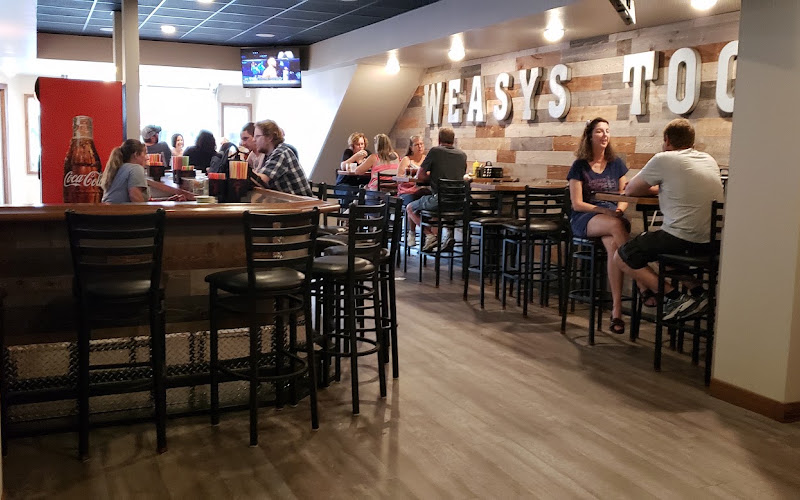 Weasy's Lounge & Grille