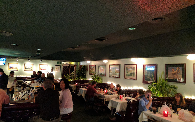 Tee-Off Restaurant and Lounge