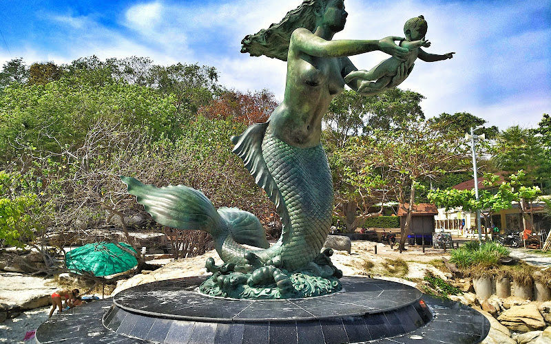 Mermaid (and the child) Monument