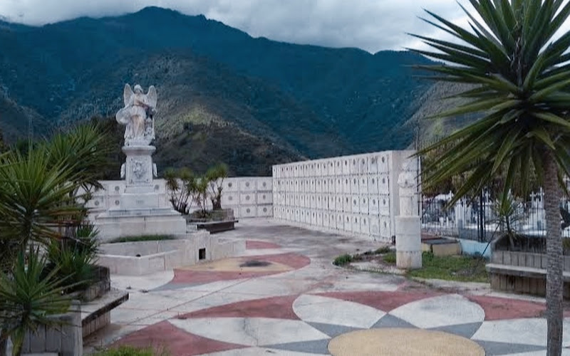 Cementerio El Espejo