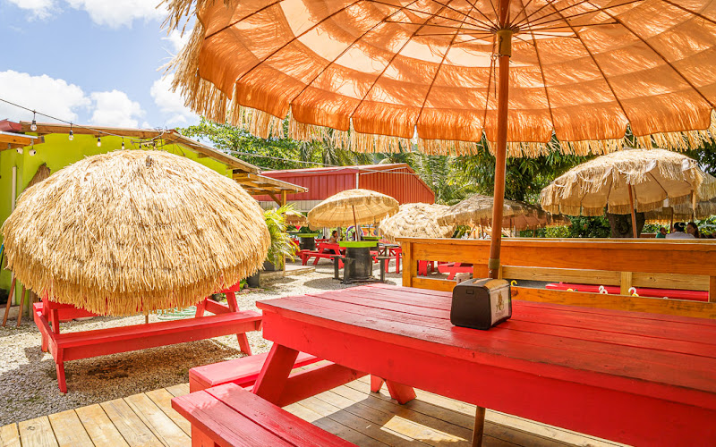 Platanutre Bar & Grill
