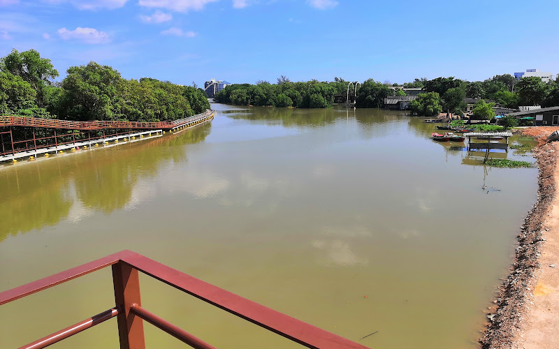 Mangrove Forest Learning Center, Phra Chedi Klang Nam