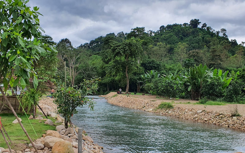 ลานกางเต็นท์ เขาสวย น้ำใส