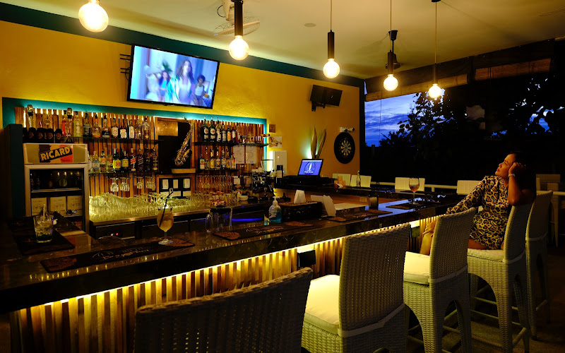 バーローン リゾート バー & レストラン