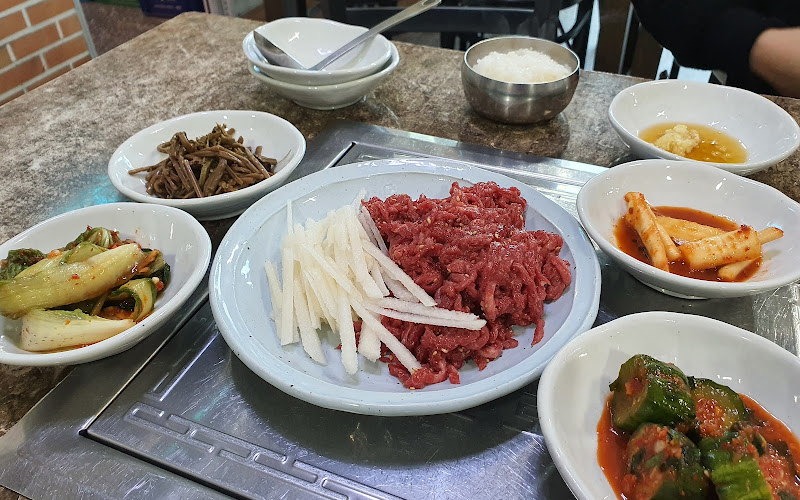 돼지네식육식당