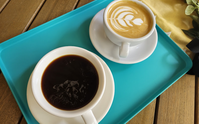 오버띵크커피바