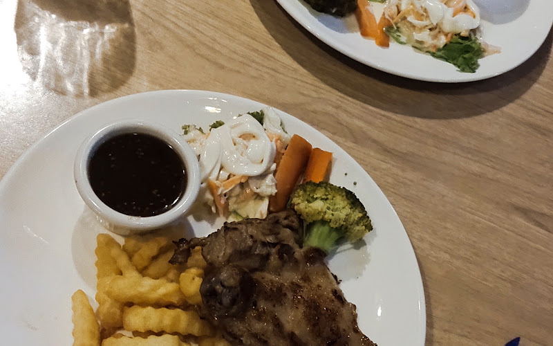 Jooks 2 Bar & Bistro