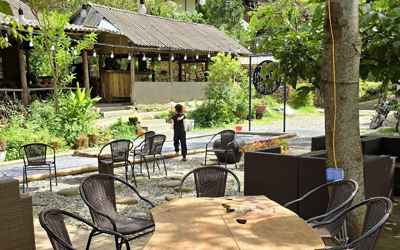 The Hmong Sisters - Restaurant Cafe Wine & Cocktail Bar
