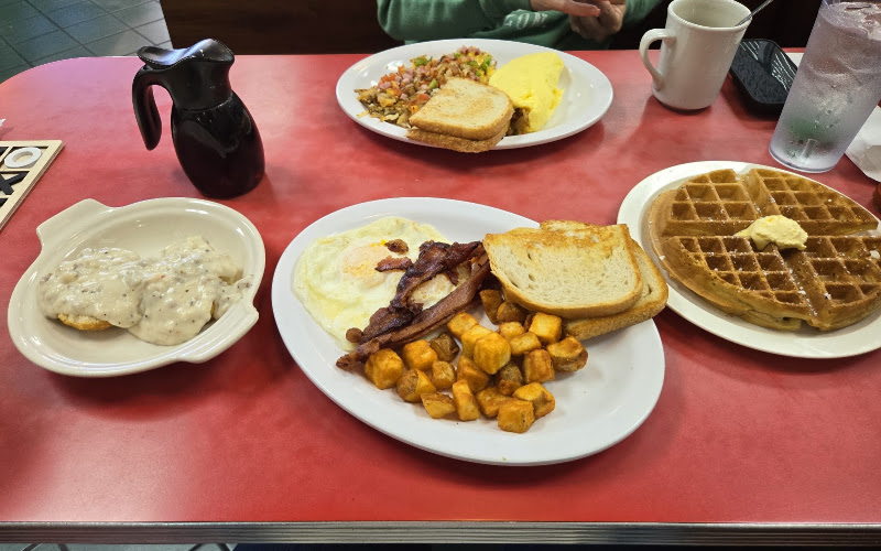 Vicki’s Country Diner