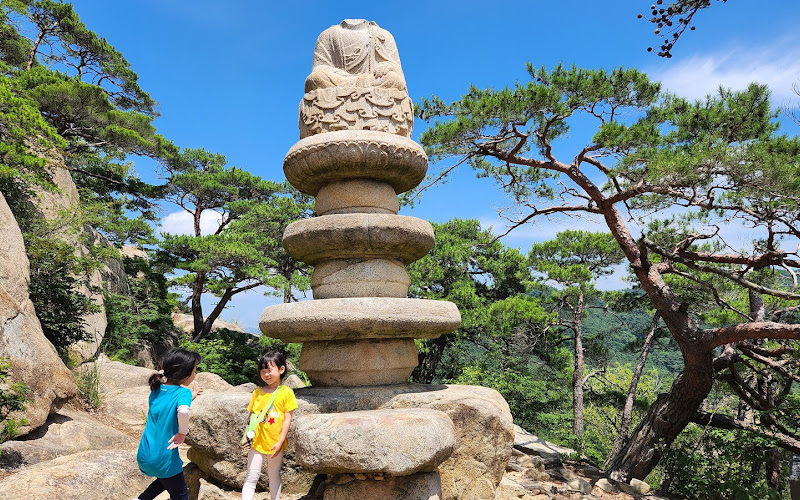 Seated Stone Buddha of Yongjangsagok Valley