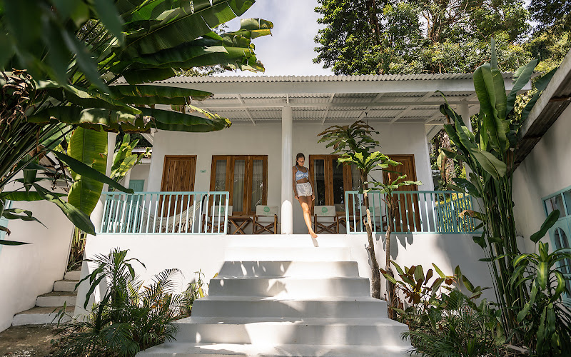 Indie Beach Bungalows & Café