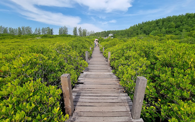 Tung Prong Thong (Golden Meadow)
