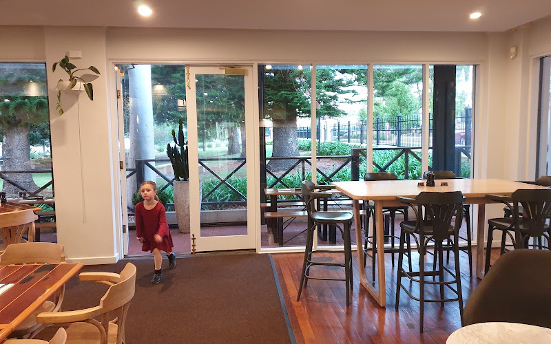 Bellevue Dining at the McLaren
