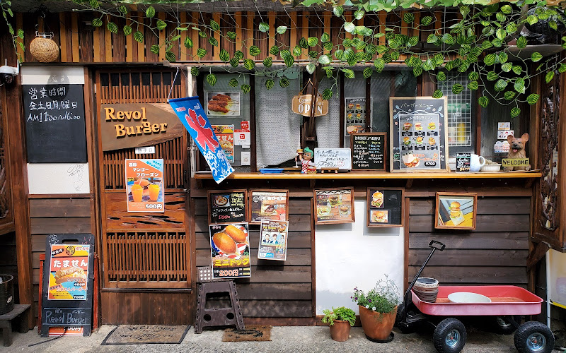 リボルバーガー&カフェ Revol Burger&Cafe