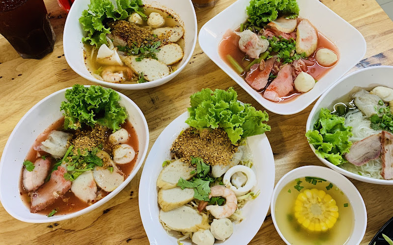 ก๋วยเตี๋ยวเกี๊ยวปลายืนหนึ่ง