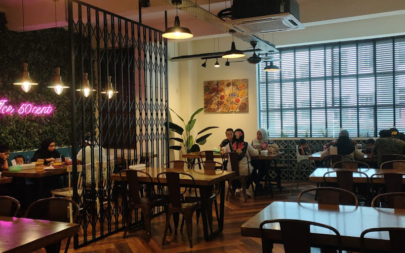 Teh O Ice 50 cent & Boat Noodle