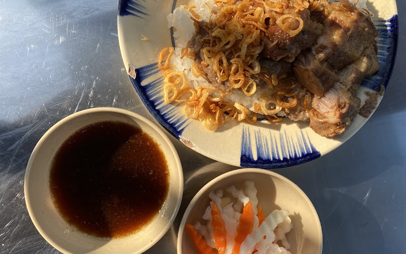 Xôi hoàng (xôi pâte, bánh mì kẹp sốt pâte cay