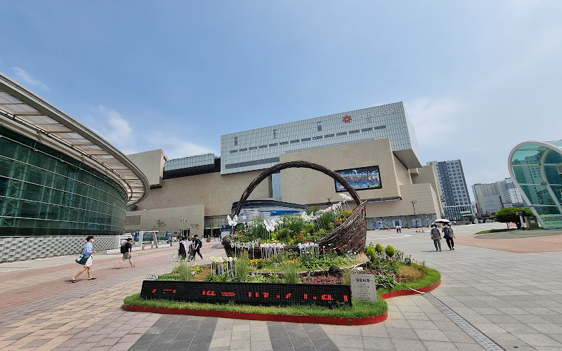 Dongdaegu Station Square
