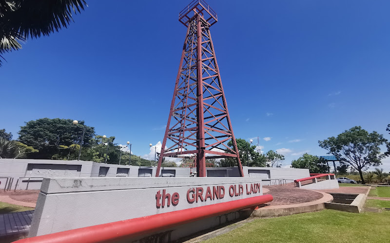 The Grand Old Lady - Canada Hill