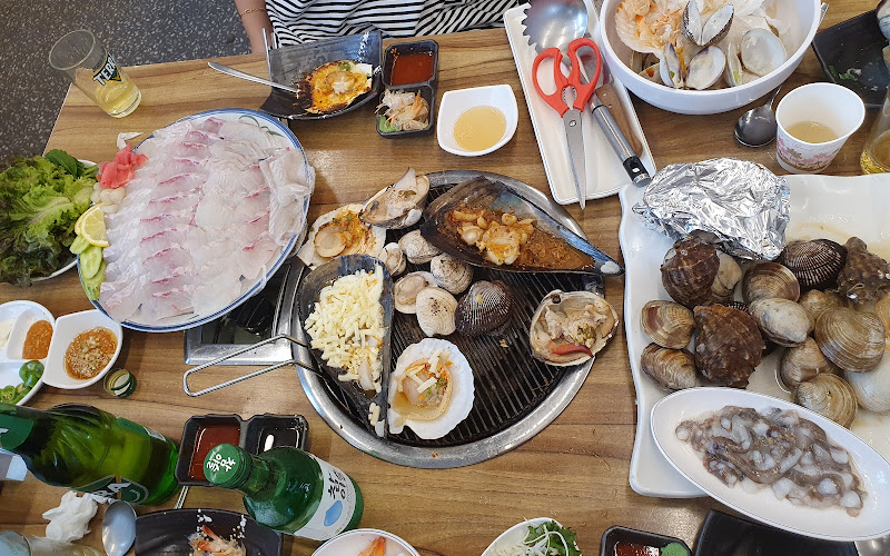 해품가 바다를 품은 횟집