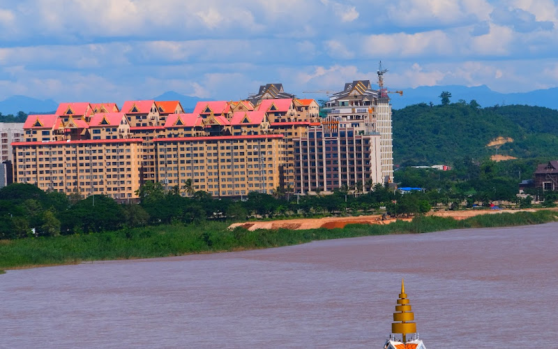 Wat Phra That Sam Mum Muang