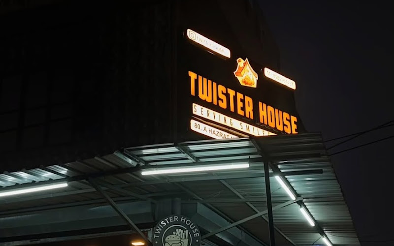 TWISTER HOUSE