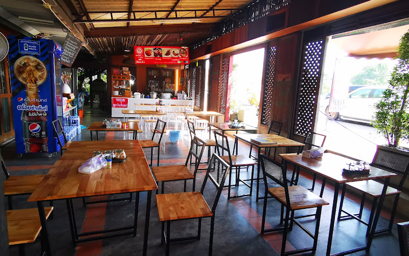 ข้าวหมูแดง​ ข้าวขาหมู​ จุ้ง​ นครปฐม​ สาขาพุทธมณฑลสาย 5